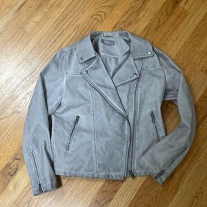 Excellant pre owned condition Grey distressed faux leather jacket